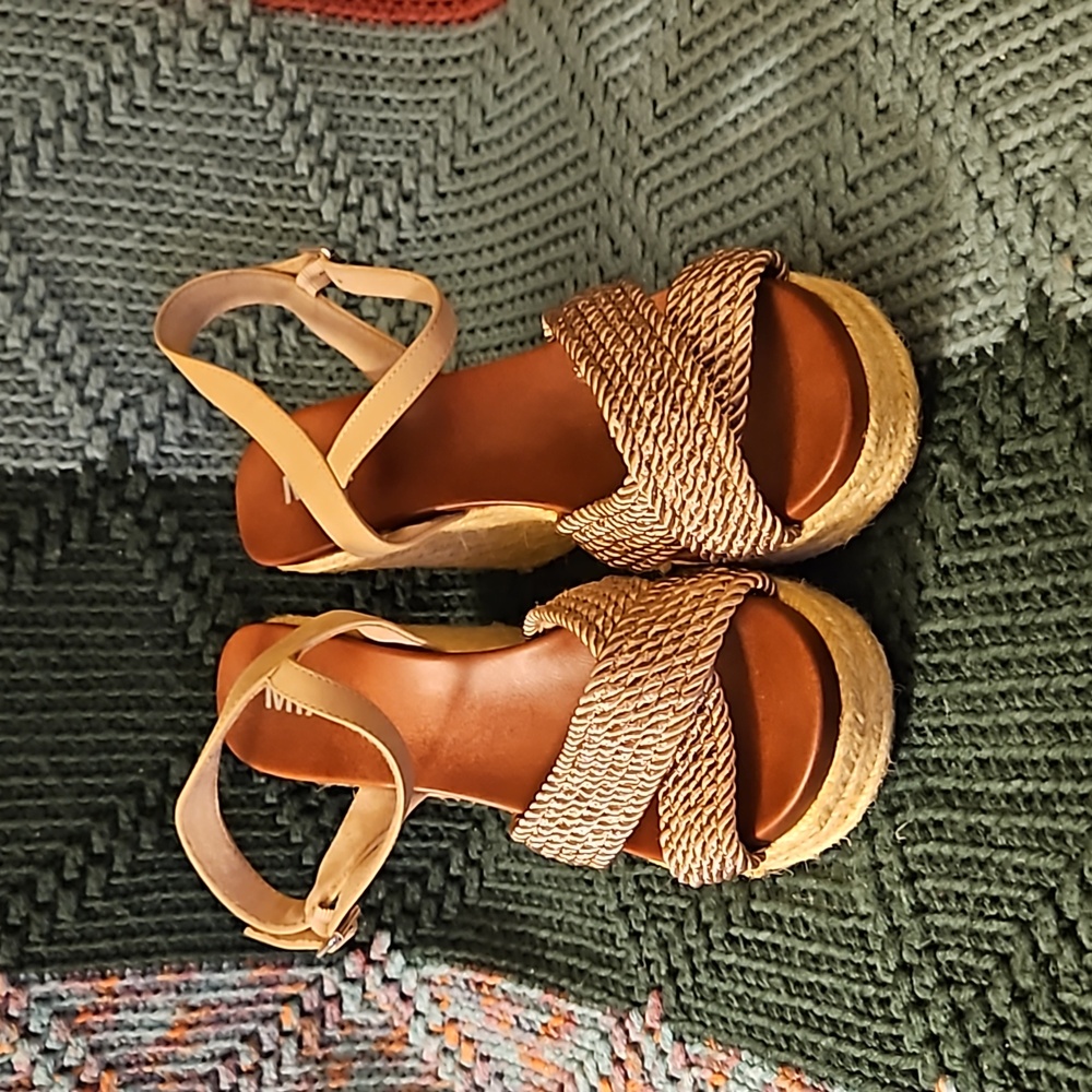 Mia wedges